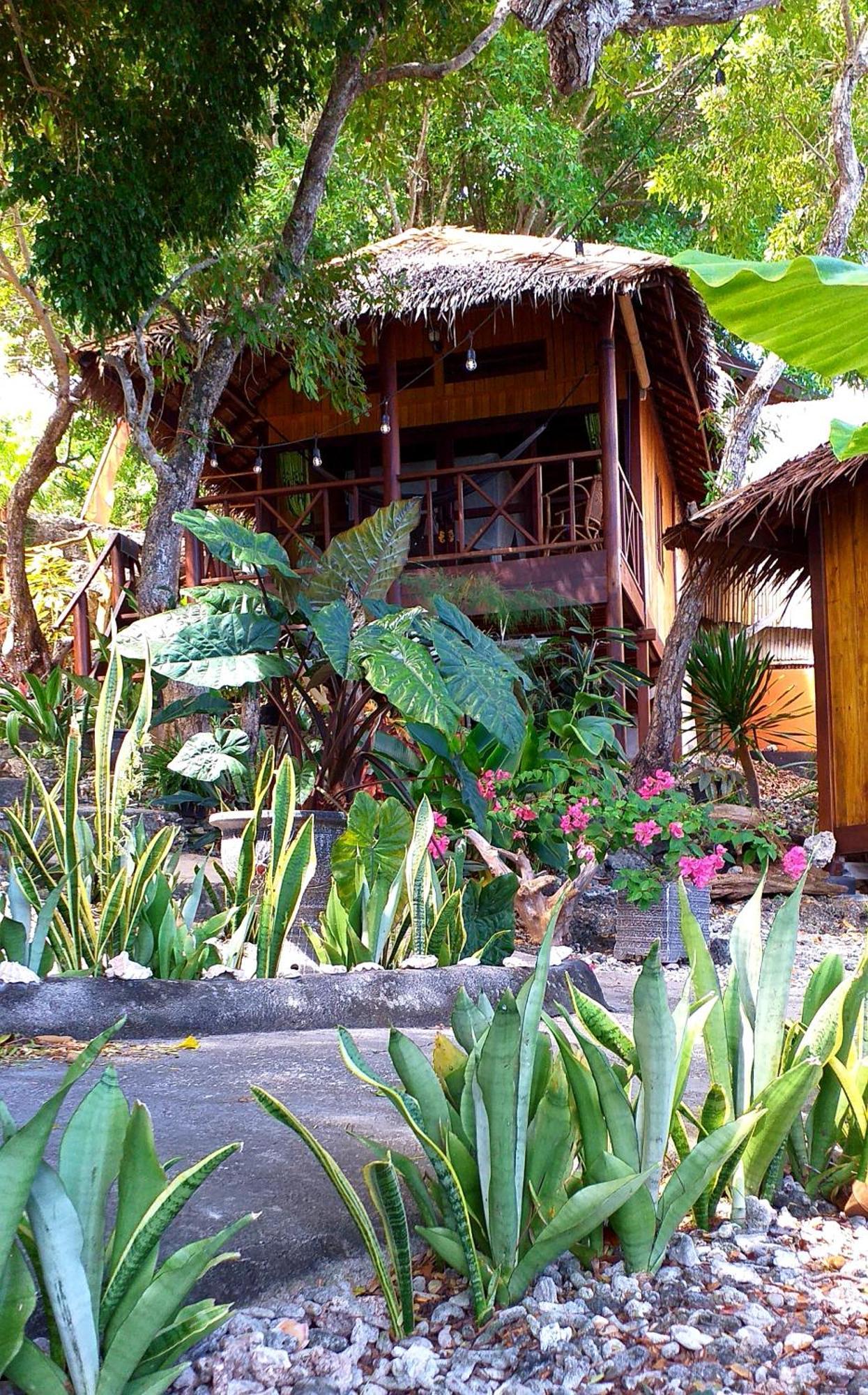 Nini'S Beach Bungalows Bira Room photo